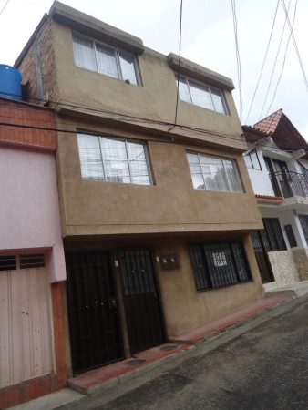 CASA BARRIO EL ESCORIAL $ 180.000.000